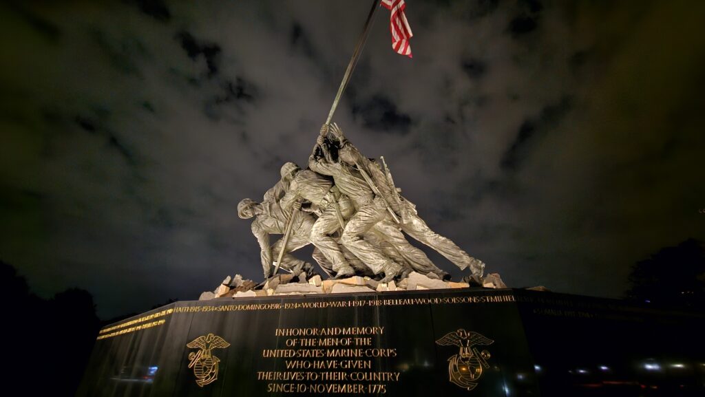 US Marine Corps War Memorial (Iwo Jima)