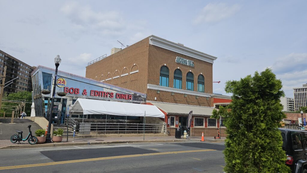 Grab a Late Night Bite to Eat at Bob and Edith's Diner